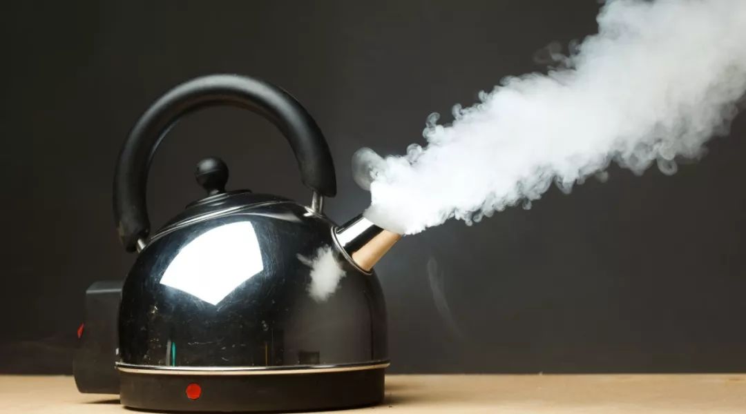 长期喝不烧开的自来水有什么危害,长期饮用纯净水不加热对人有害吗