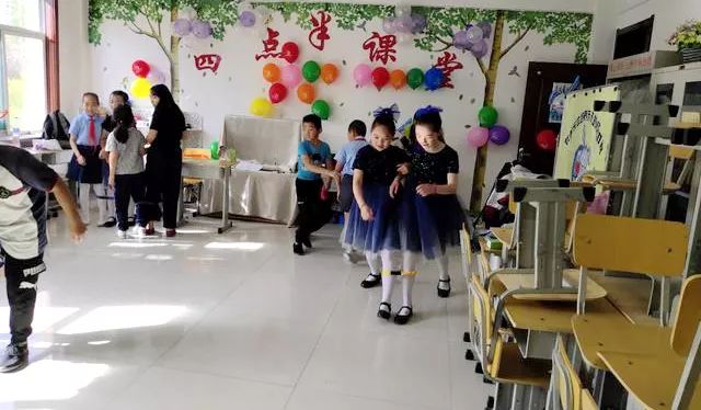 孩子们为六一儿童节做准备,六一儿童节陪孩子们一起过