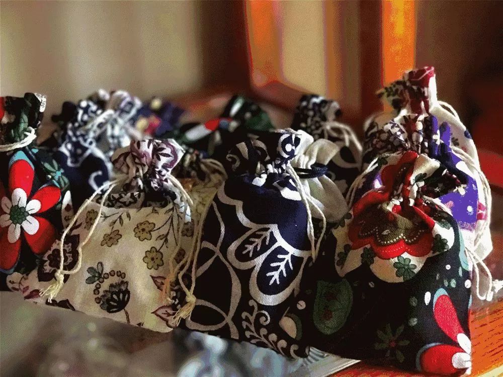 端午节赛龙舟包粽子视频,赛龙舟包粽子