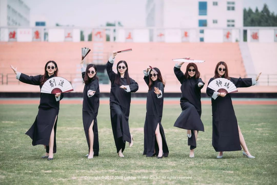 怎么拍出来的毕业照才好看,毕业了拍毕业照怎样好看