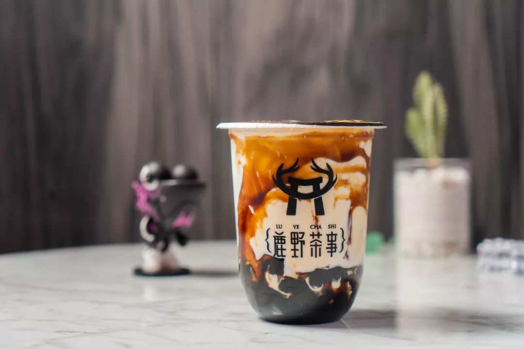 喝下一杯“星空”!探秘出片率200%的奶茶店,引众人打卡的秘密竟然是...