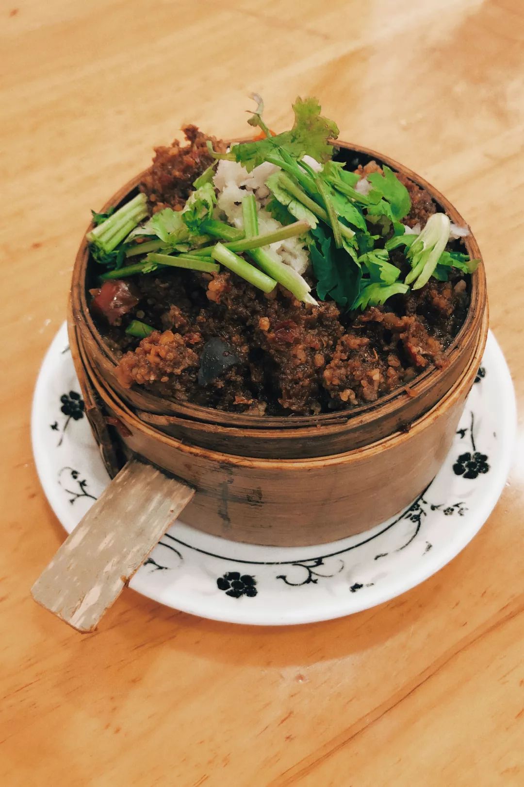 雨女有瓜|我去成都LV展出差的24小时吃成了真实的猪