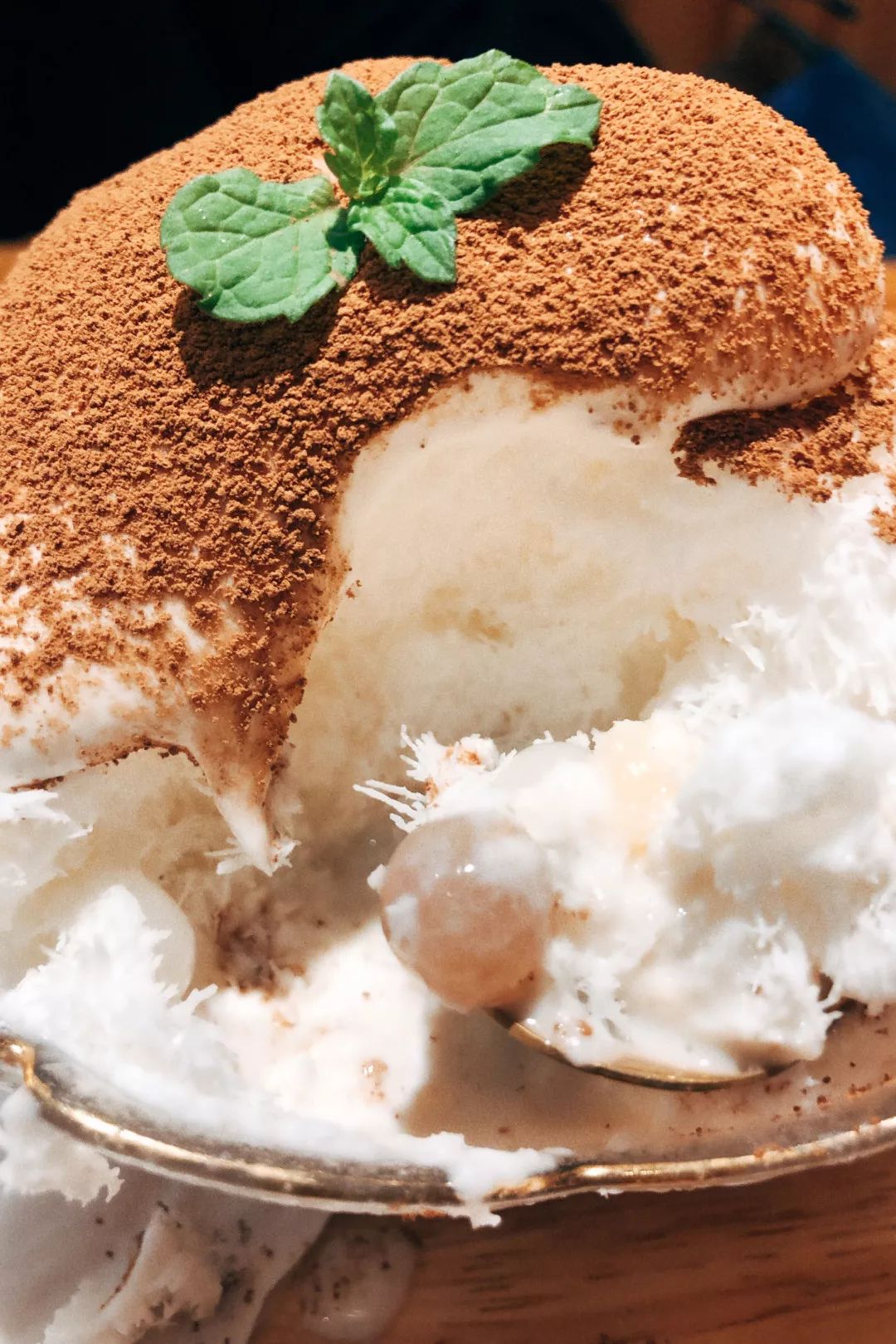 雨女有瓜|我去成都LV展出差的24小时吃成了真实的猪