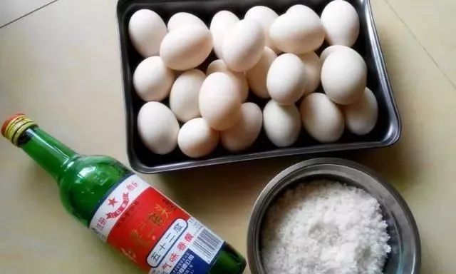 腌制咸鸭蛋不用水的视频,腌制咸鸭蛋不放腌制油应该怎么做