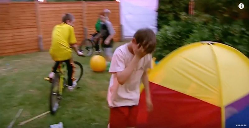 没有大人只有孩子一起住,没大人管的小孩