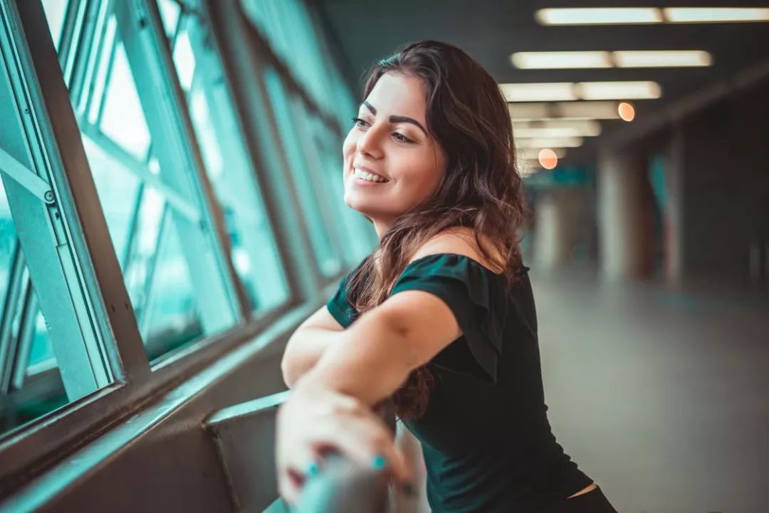 不爱买衣服的女人心理有问题吗,女人爱买衣服是不是一种病