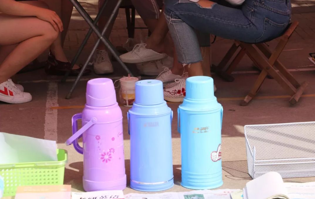 走过路过不要错过摆地摊视频,走过路过不要错过小商品商场