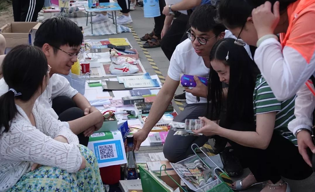 走过路过不要错过摆地摊视频,走过路过不要错过小商品商场