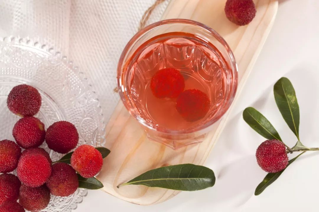 杨梅里面的虫子吃到肚子怎么办,杨梅有虫子怎么吃