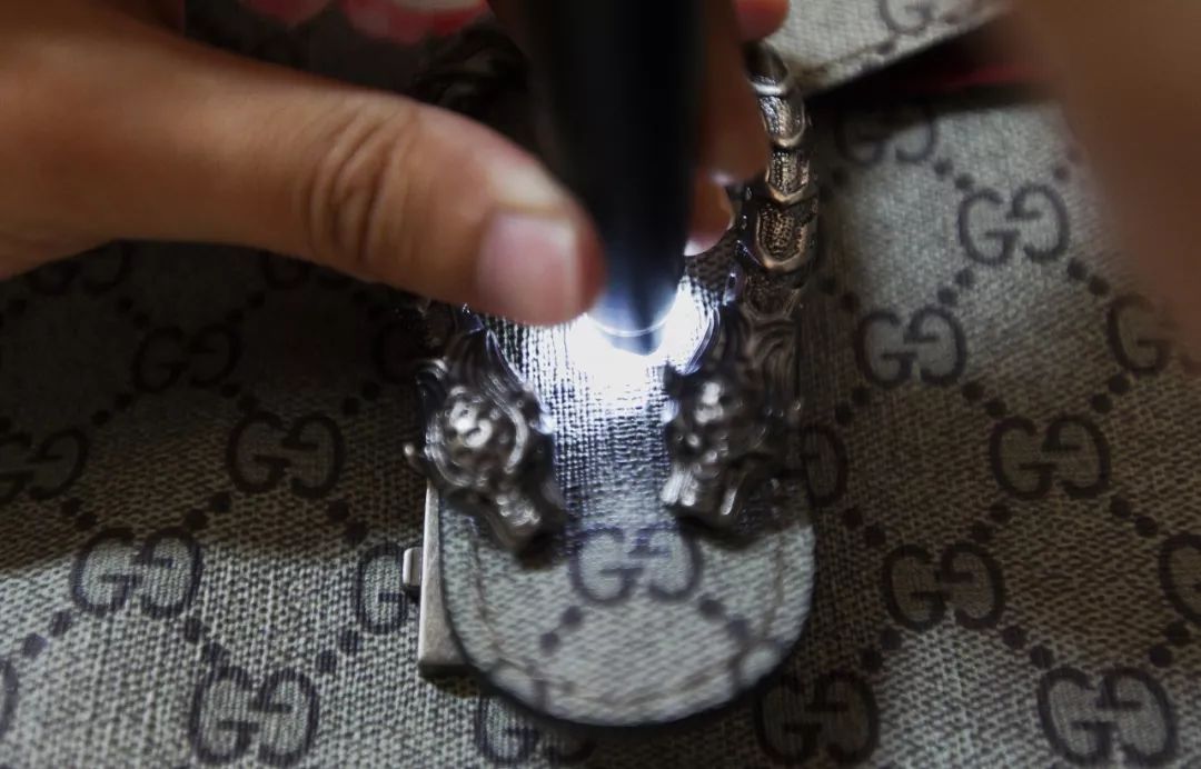 奢侈品代购真相揭秘,央视曝光奢侈品假代购套路