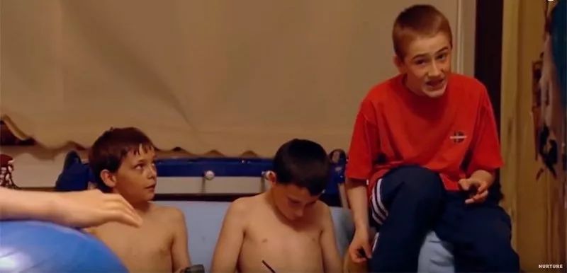 没有大人只有孩子一起住,没大人管的小孩