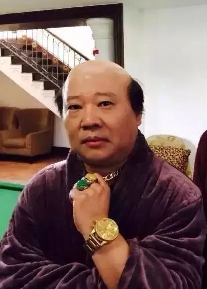 中国老板穿衣搭配冬装,当代老板的穿搭风格