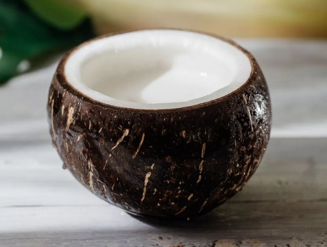 一到夏天就只剩半条命,一到夏天又把命交给了空调