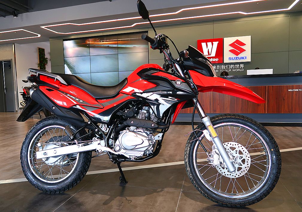 nk150豪爵对比阿普利亚terra150,到店新车视频