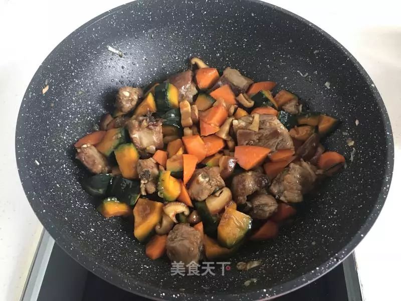 10分钟搞定的懒人焖饭有肉有菜 (懒人焖饭一锅就搞定重点是巨好吃)