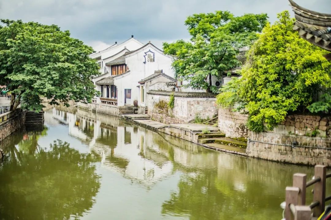 这座跟着周杰伦空降热搜的杨梅味小城,休渔期也能让你吃得满嘴鲜