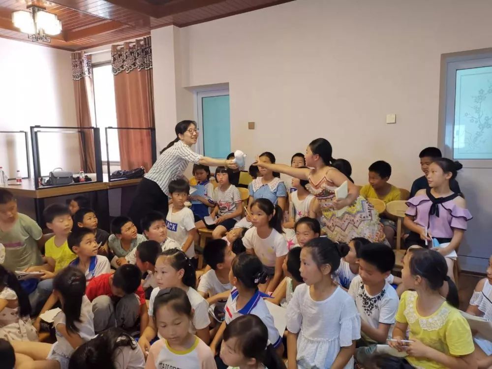 《小溪流》走进谷峰小学，分享写作“金钥匙”