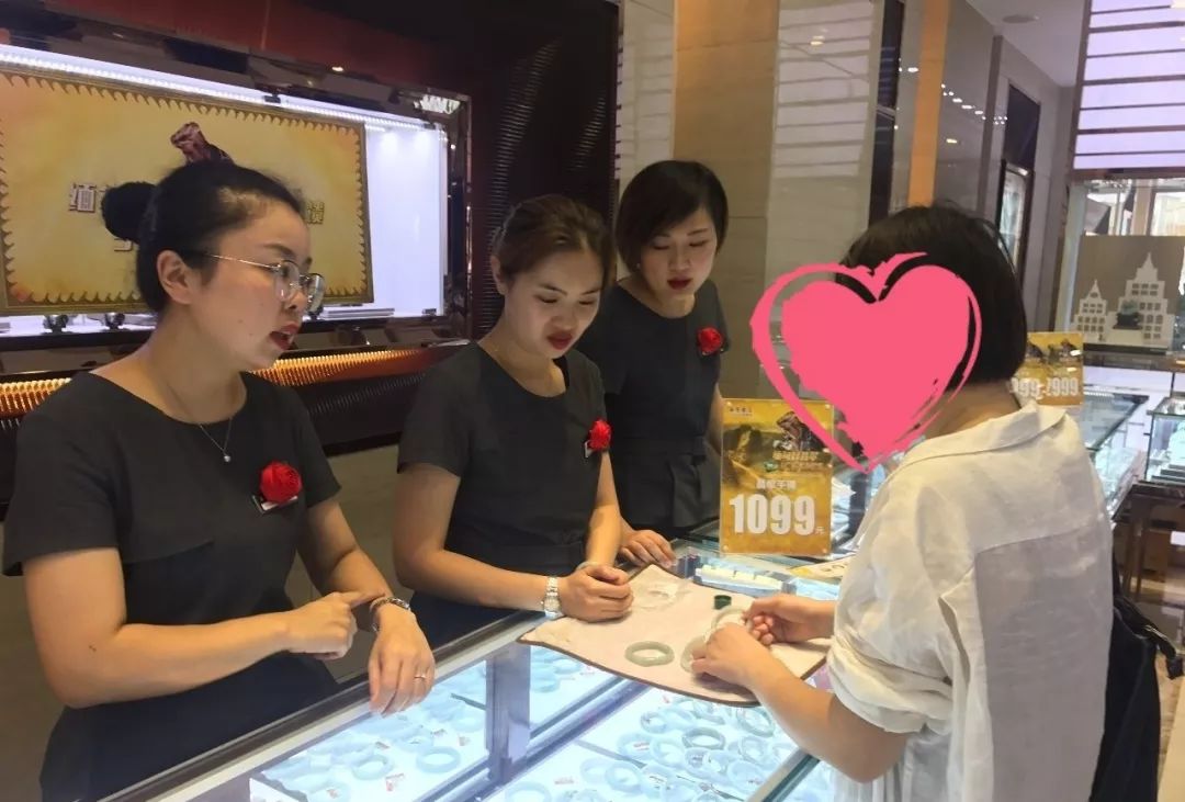 万元翡翠千元购,金店卖1万多翡翠实际价格是多少