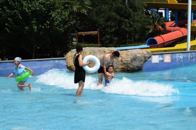 智圣汤泉一日游,炎炎夏日不用出门也能遨游世界