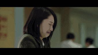 杭州女子深夜遇到棘手事件,90后女子凌晨被撞