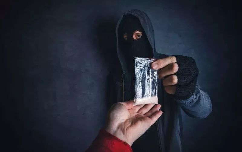 居间介绍买卖毒品行为的定性,居间介绍买卖毒品者如何定罪