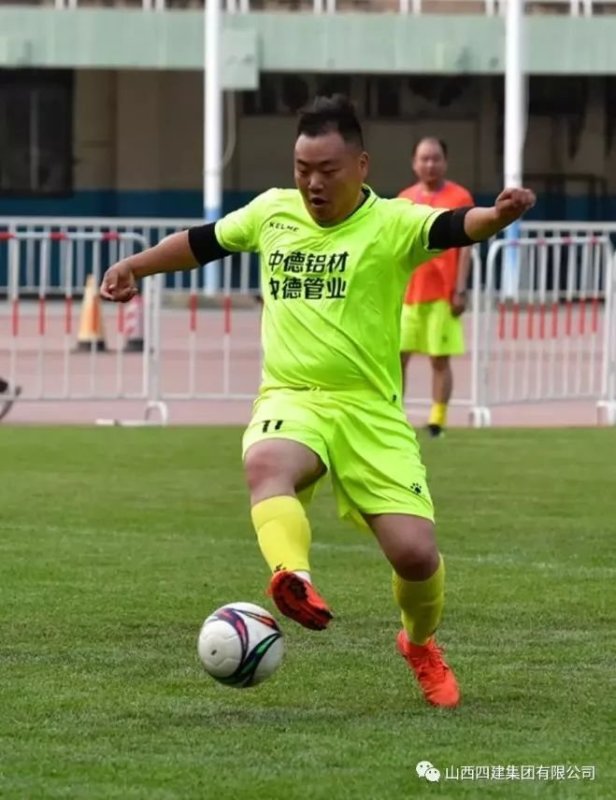 全力以赴的你,聚焦绿茵场