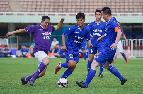 全力以赴的你,聚焦绿茵场