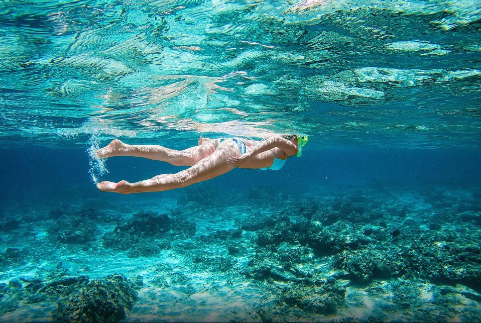 挖到一座免签直飞的超冷门海岛！火山浮潜摸小鹿，好玩秒杀巴厘岛