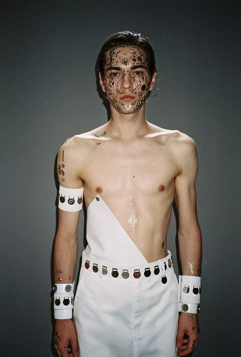 男装周|你看过国产玄幻杂志《九州幻想》么？最近都在搞这种未来修行