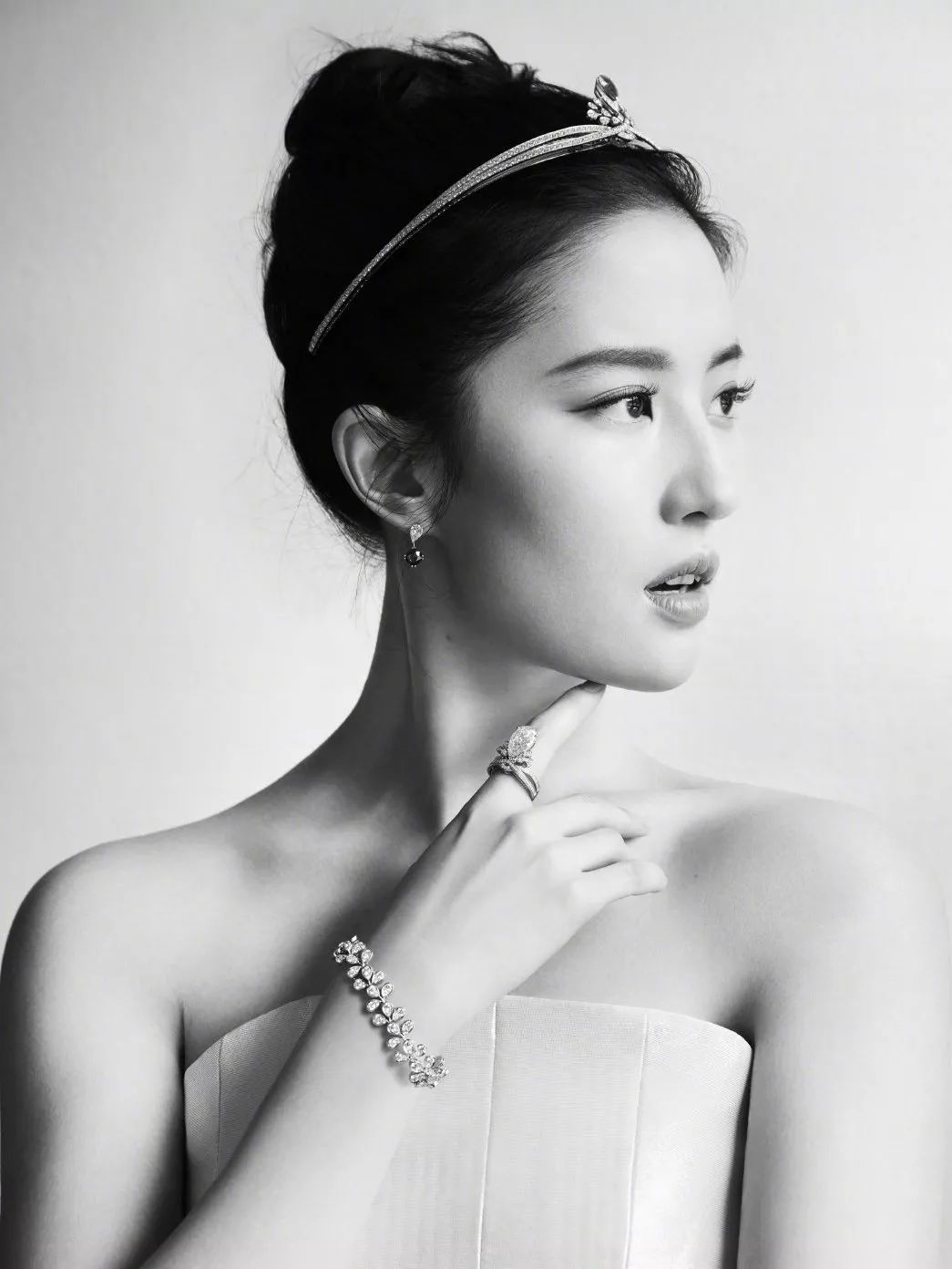 流量明星人手一个大牌代言究竟谁的最有含金量？