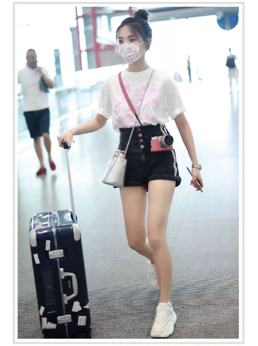 欧阳娜娜张子枫生日礼物,张子枫欧阳娜娜杂志同款衣服