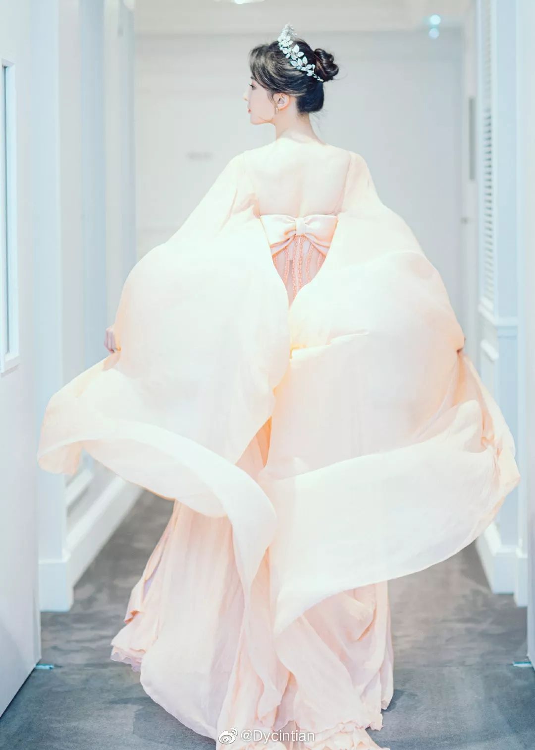 何穗刘雯香奈儿走秀,何穗刘雯超模走秀