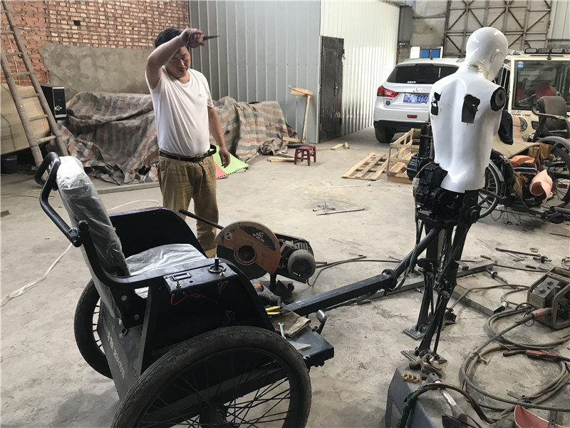 60岁农民自造机器人,农民造机器人