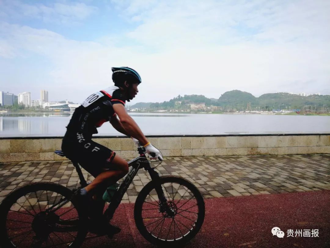 环贵州国际自行车赛安顺,多彩贵州自行车联赛安顺经开区站
