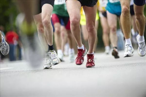 跑步的正确方法防止小腿变粗,跑步小腿变粗了能瘦回去吗