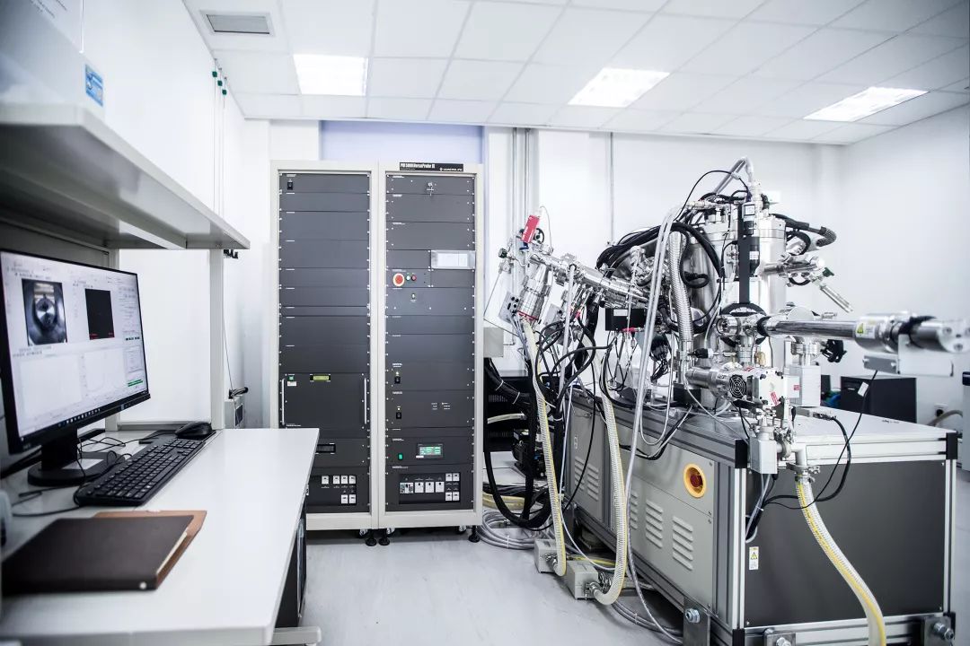 宾利百年纪念日；一次新能源电池的革新；以及两台新车的上市|CARNWES