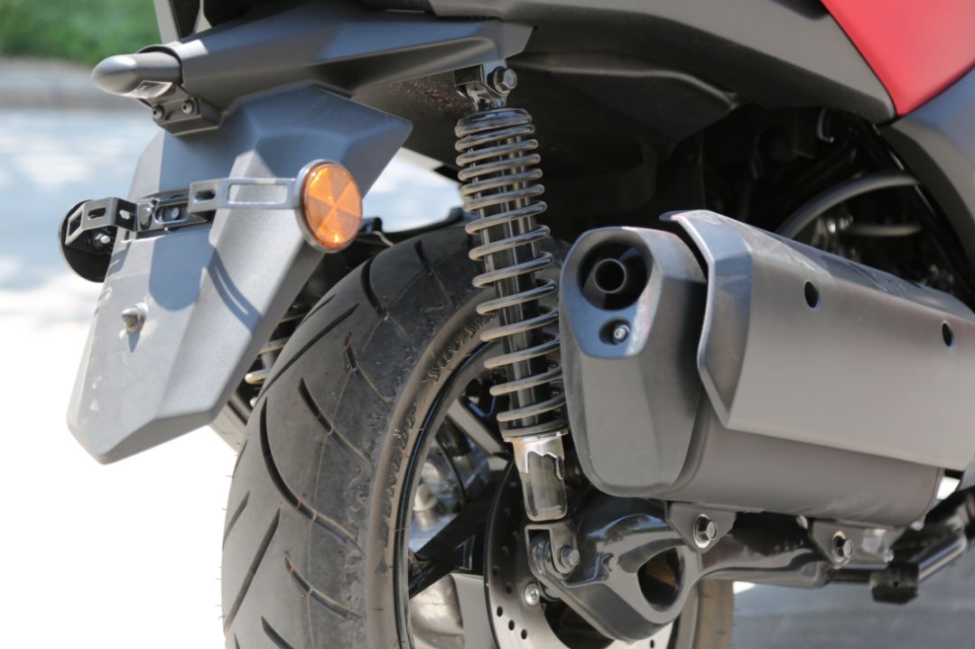 车评测视频对比,雅马哈xmax300摩旅进藏