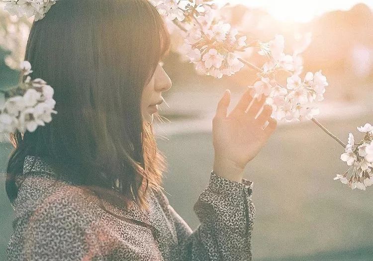 这样拍背影真的太好看了,怎样拍侧脸好看霸气