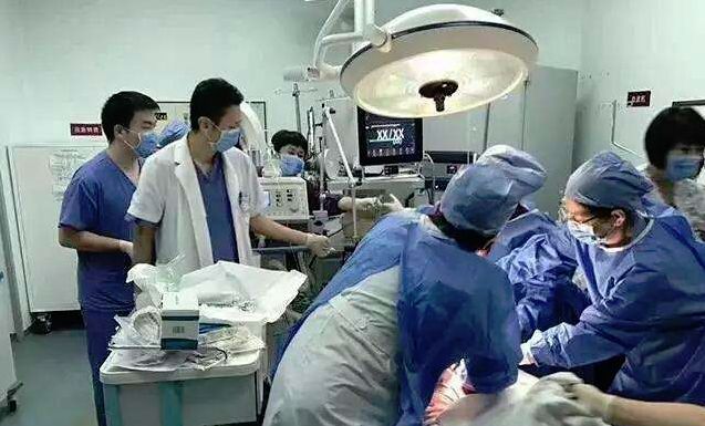 东北小伙*丸睾**碎了、膀胱破裂！女友做出了这个举动……