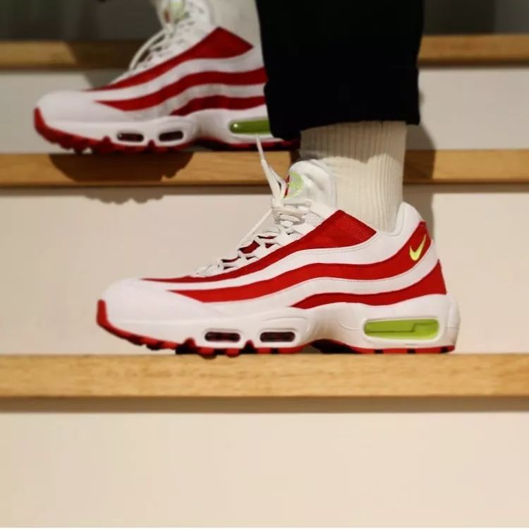 7月榜，这双adidas暴涨一千倍，而未上架的条形码已近万元