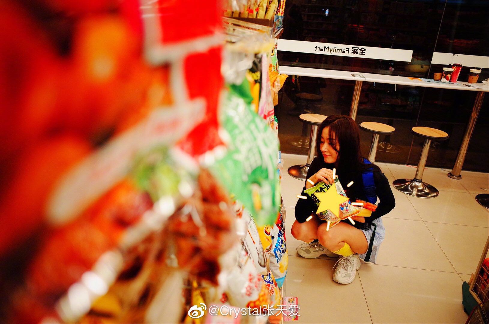 张天爱红色长袜,张天爱短筒袜穿搭图片