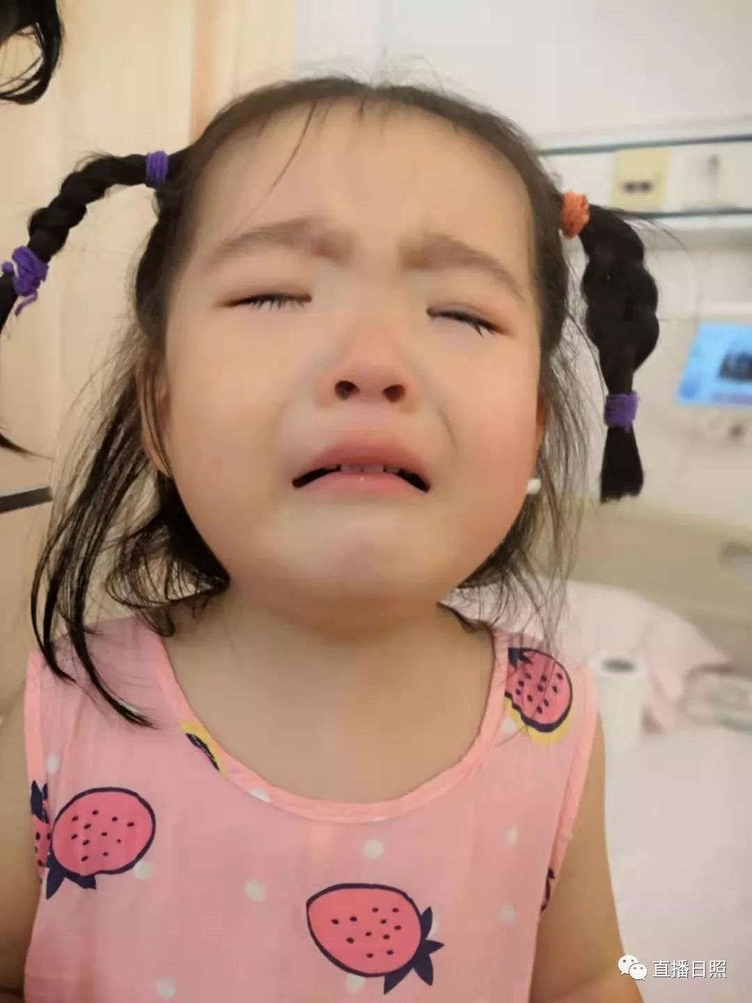 两岁宝宝腿上摔倒淤青,两岁宝宝腿磕破了怎么处理