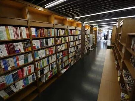 都上央视了！大学校园书店怎么突然这么火？