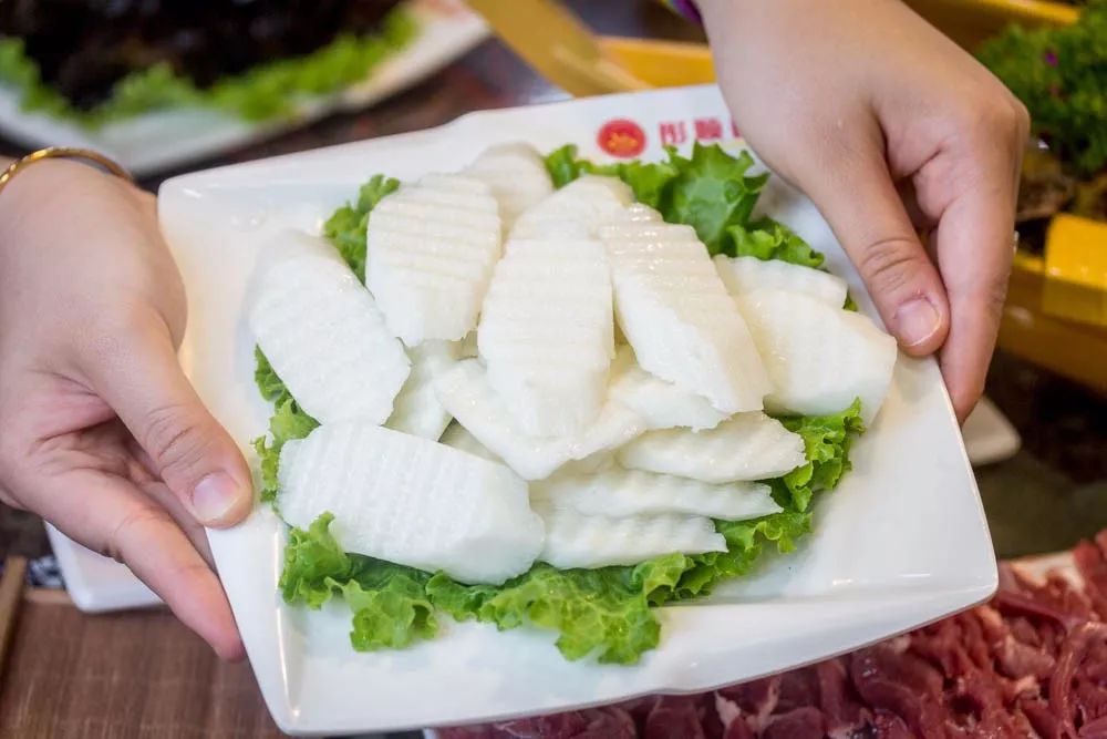 1元/只海白虾,2.8元/只鲍鱼,3.8元/只碳烤生蚝!啤酒喝一瓶还送一瓶!这家人气平价海鲜火锅老店让你嗨翻整个今夏