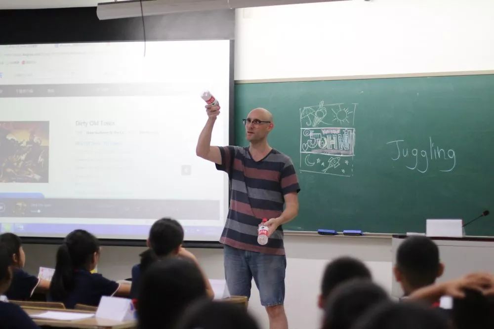 DAY7恰十年，夏令营乘风破浪；正青春，愿少年扬帆远航——杭州师范大学东城教育集团第十届夏令营闭营仪式