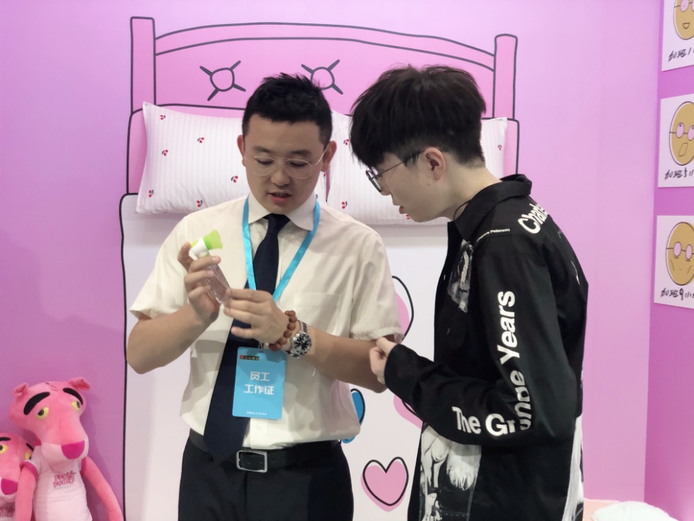 毛不易戴的眼镜,毛不易同款新眼镜框