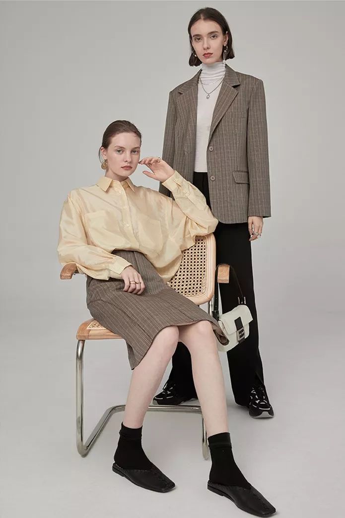 所谓的高级感就是越简单越高级,极简的高级感是极致的