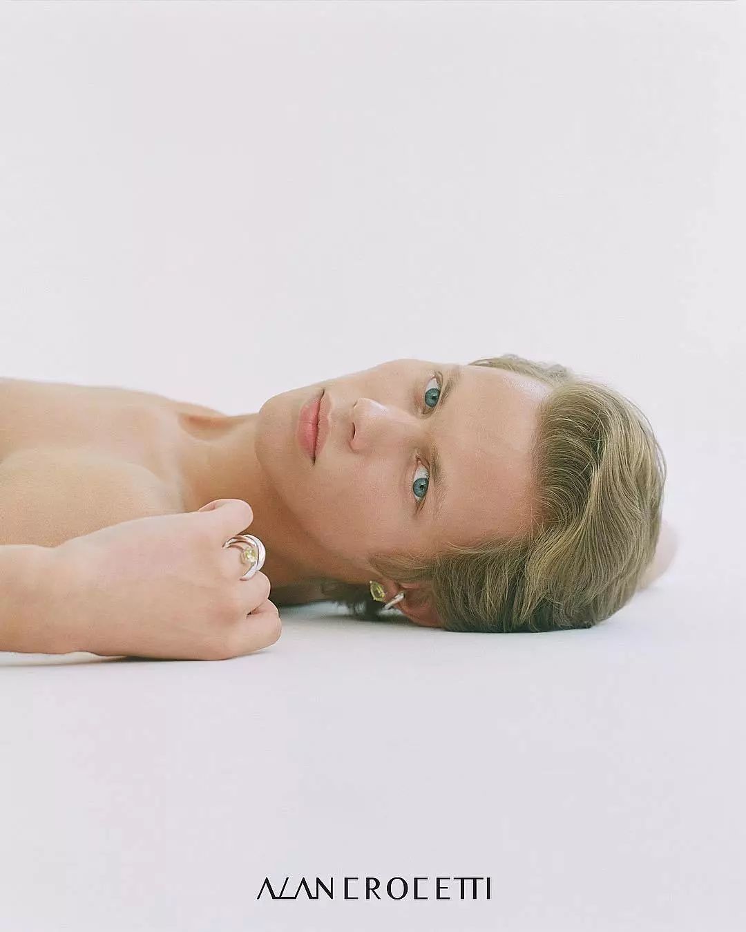 没有耳洞的明星是怎么戴耳环的,明星同款耳夹无耳洞