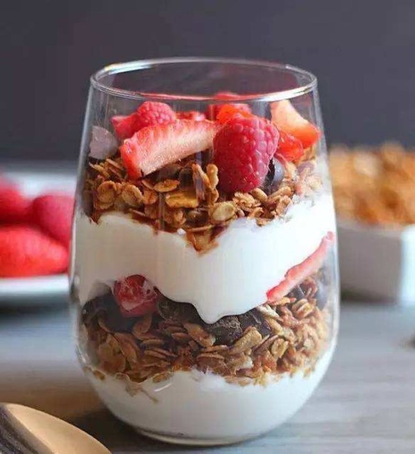 林允宋威龙现身机场,林允宋威龙关系好吗2018