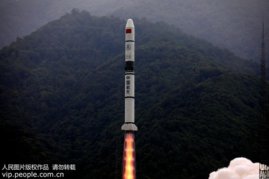 火箭升空利用的什么反冲原理,火箭为什么能飞起来